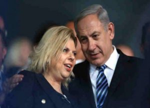 هل زوجة نتنياهو تحكم &quot;إسرائيل&quot;؟ محاضِر التحقيق مع نتنياهو تؤكِّد أنّه بخيل جدًا وكاذب