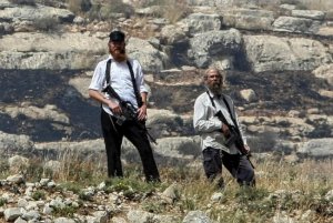 منظمة البيدر: مستوطنون بحماية قوات الاحتلال يقتحمون تجمعاً بدوياً غرب أريحا