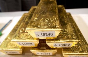 بيانات اقتصادية أمريكية تدفع الذهب لأدنى مستوى بأسبوع