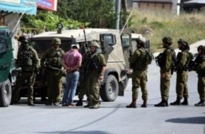 الاحتلال يعتقل شابا بزعم طعنه لمستوطنين في القدس