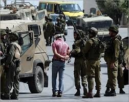 قوات الاحتلال تعتقل شابا من الخليل