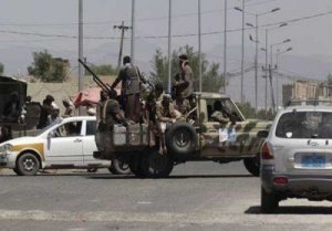 الحوثيون يسيطرون على لواء عسكري مسؤول عن حماية مضيق باب المندب