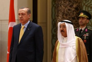 لماذا اصطحب أردوغان معه طاقم مسلسل تركي الى الكويت؟