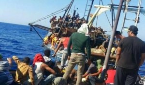 السلطات القبرصية تنقذ قارب يقل لاجئين فلسطينيين وسوريين