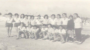 صورة لأقدم فريق نسائي عربي منذ العام 1950