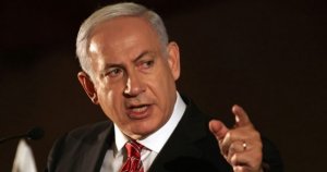 نتنياهو يهاجم غزة ليلاً ويسعى لمنع الحرب نهارًا