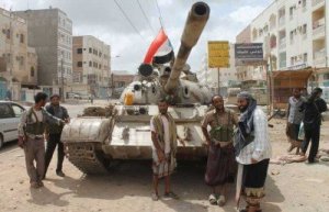 اشتباكات مسلحة بين قوات موالية لهادي وقوات حوثية وسط اليمن