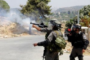 إصابات برصاص الاحتلال وطفل برضوض خلال اقتحام قوات خاصة مخيم بلاطة