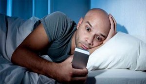 كيف تؤثر الأجهزة الذكية على النوم؟