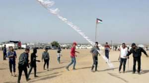 لأول مرة.. الاحتلال يحاكم شابين من غزة بتهمة اطلاق &quot;طائرات ورقية&quot;
