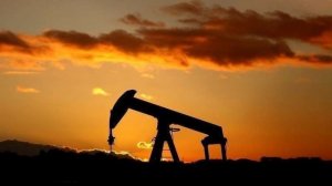 أسعار النفط تقترب من أعلى مستوياتها منذ 2015