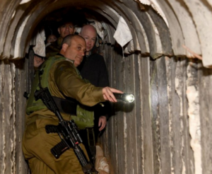 غرينبلات يهاجم حماس خلال زيارته لمستوطنات غلاف غزة