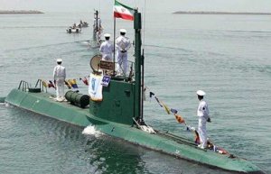 القوات البحرية الإيرانية تختبر غواصة جديدة