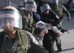 قوات الاحتلال تعتقل طفلا وشابا من الضفة