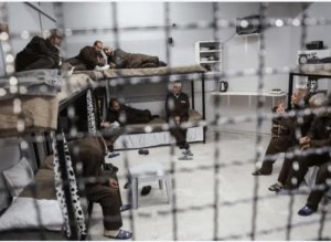 مركز حنظلة يحذر: سجون الاحتلال باتت تتخذ الشكل الكامل لمعسكرات الموت