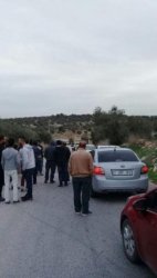لأكثر من شهر.. الاحتلال يستمر باغلاق مدخل قرية دير أبو مشعل