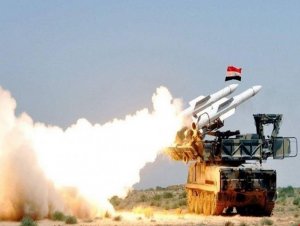 صاروخ سوري يلاحق طائرة للاحتلال ويسمع دويه في أرجاء لبنان