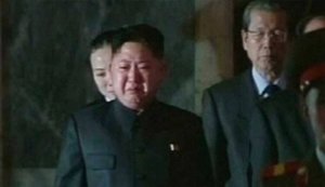 دموع زعيم كوريا الشمالية تنهمر بسبب..؟!