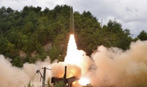 تجربة جديدة.. كوريا الشمالية تُطلق مقذوفات صاروخية باتجاه بحر اليابان