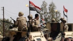 مصادر: مقتل اثنين من مجندي الجيش المصري بتفجير في سيناء
