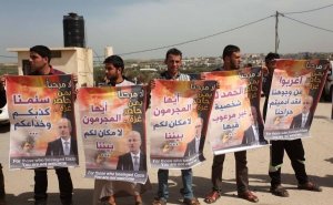 غزيون يتظاهرون ضد زيارة الحمدالله والأخير:لن نترك أحداً في الشارع