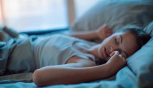 النوم أقل من 6 ساعات يوميا يسبب تصلب الشرايين