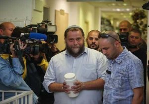 رئيس منظمة إرهابية يهودية يؤكد تأييده حرق كنائس
