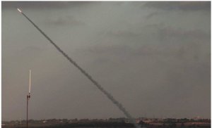 مصادر عبرية تزعم: حماس تطلق صاروخاً تجريبياً