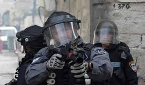 &quot;هآرتس&quot;: الشرطة قمعت المتظاهرين في القدس بأسلحة فتاكة دون أوامر