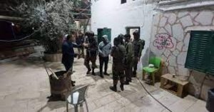 الاحتلال يغلق مركز الصمود والتحدي في تل الرميدة بالخليل