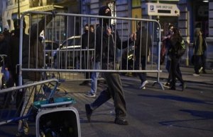 اشتباكات بين الشرطة الفرنسية وطلاب مناهضون لـ”ماكرون” و”لوبان”