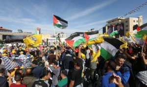 الآلاف يحتشدون بغزة لإحياء ذكر الشهيد عرفات
